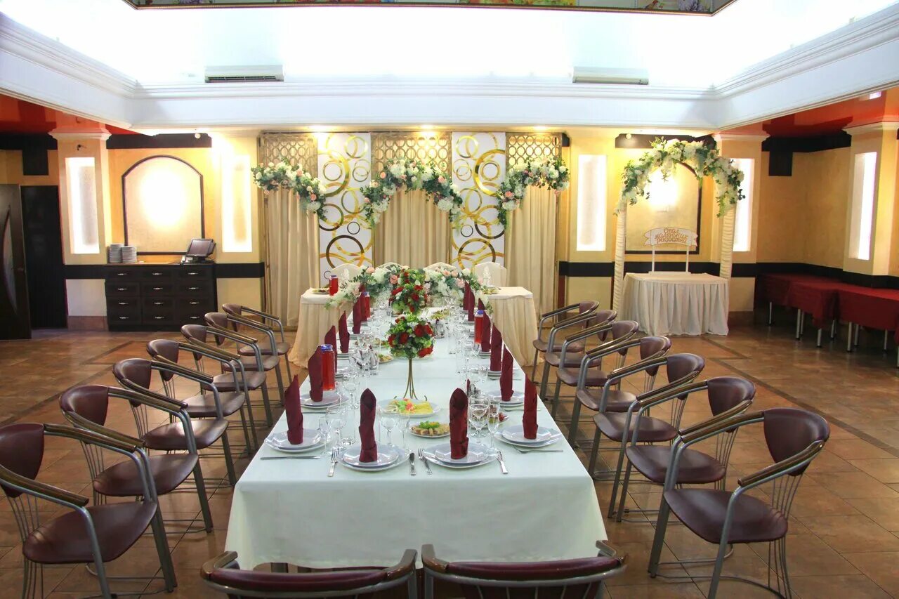 ресторан лесная поляна ставрополь зеркальный зал. банкетный зал айсберг тюмень малый зал. банкеты ставрополь. банкетный зал динамо в хасавюрте. кристалл банкет холл ставрополь.