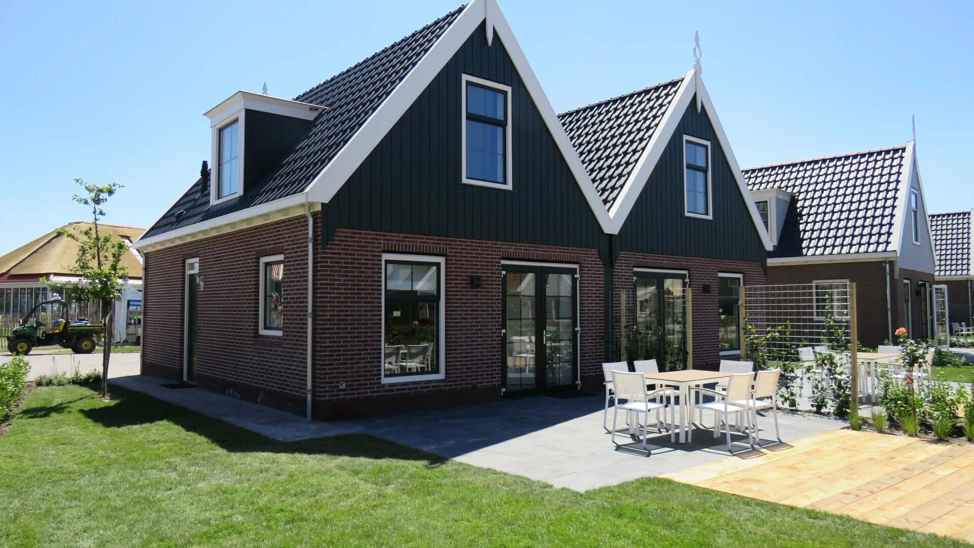 Дом в голландском стиле. Домик в голландском стиле. Проекты голландских домов. Фасад дома в голландском стиле. Голландский дом отзывы