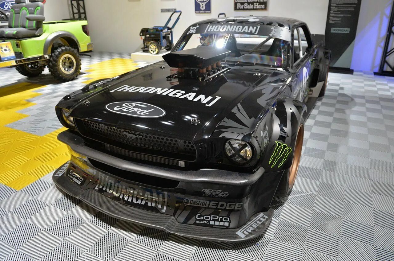 Ford mustang hoonicorn v2. Ken block mustang. Форд мустанг кена блока. Форд мустанг кена блока. Ken block mustang.