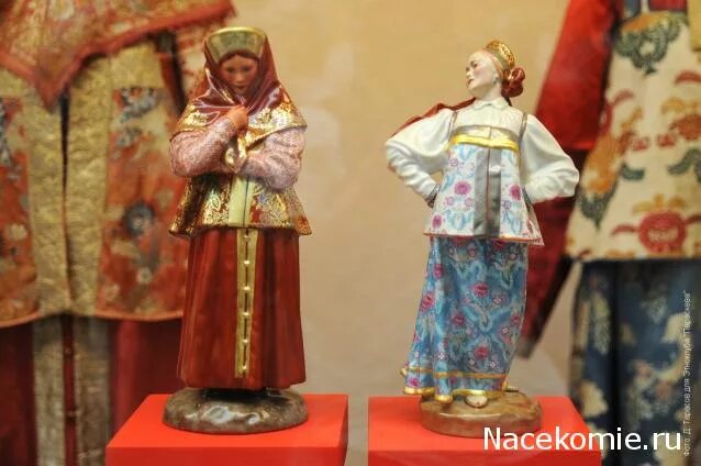 Женские выставки. Традиционные женские образы выставка. Золотошвейное искусство узбекистана. Традиционные женские образы выставка. Образ в картинную галерею.
