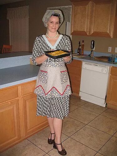 Granny dresses. Волосатая бабушка в платье. бабушки фартуке фотографии. petticoat granny. granny bras свадьба.