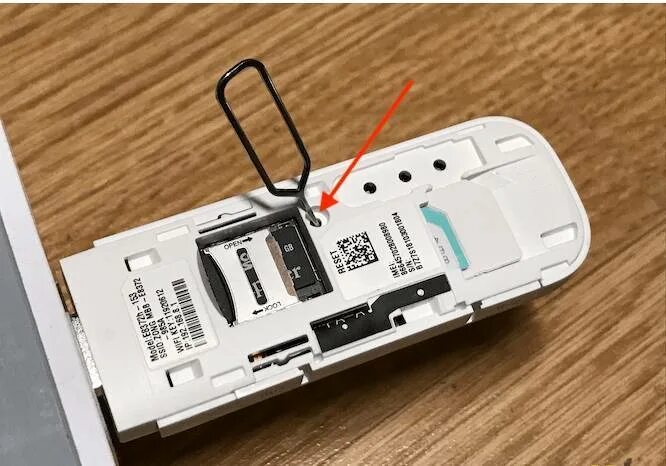 Кнопка reset huawei e3372h модем. Мтс роутер сброс до заводских настроек. Кнопка reset на роутере huawei. 168. Tozed zlt p11s.