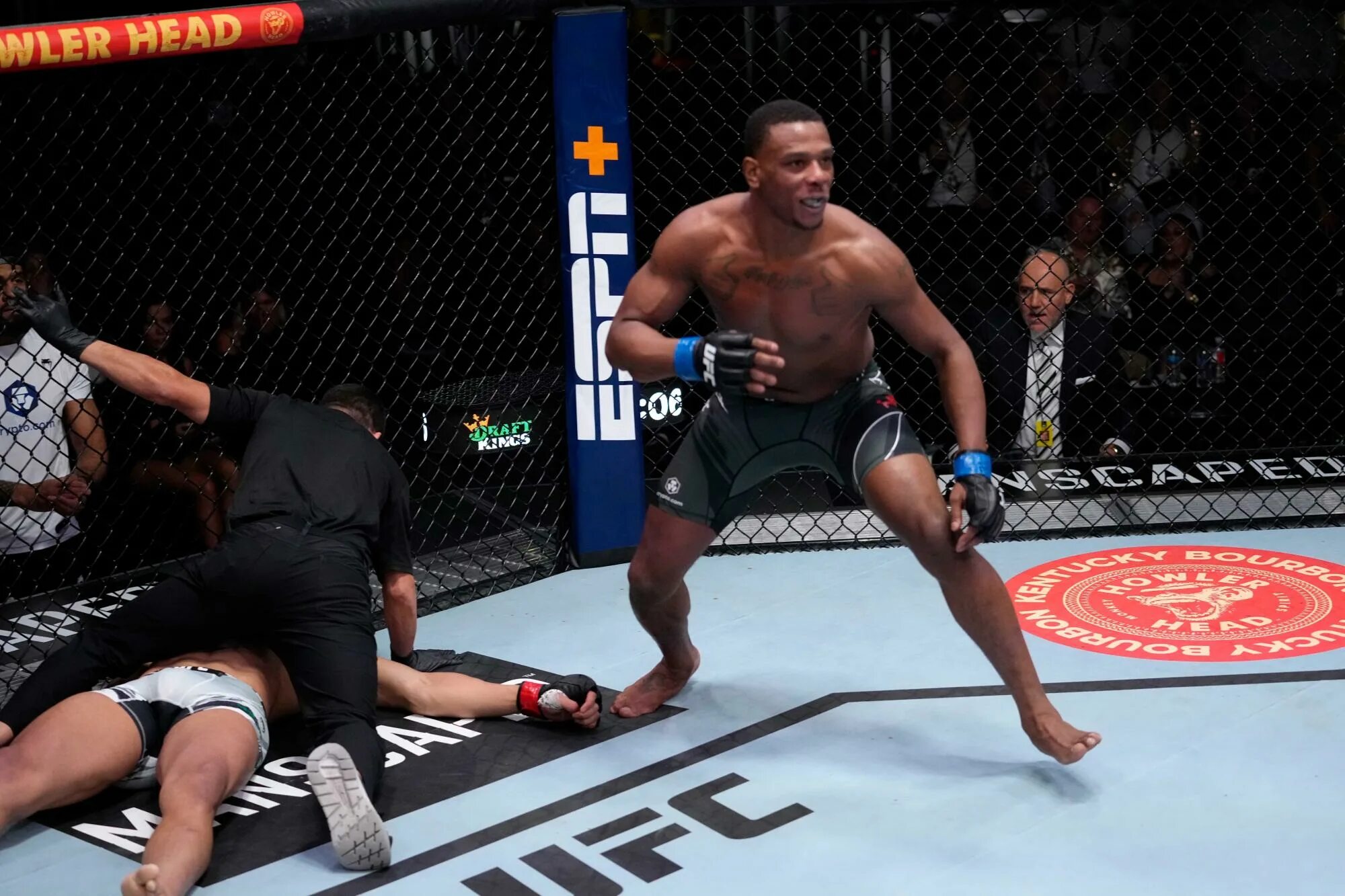 Анкалаев vs уокер 2 бой. Анкалаев ufc. джамал хилл магомед анкалаев.