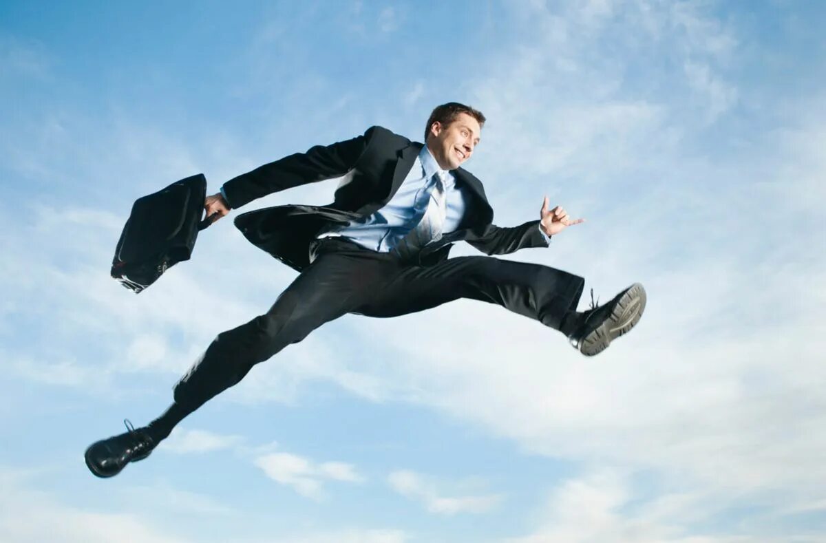 To run something. Бизнес и экстрим. бегущий человек фото для работы. running business. person jumping.