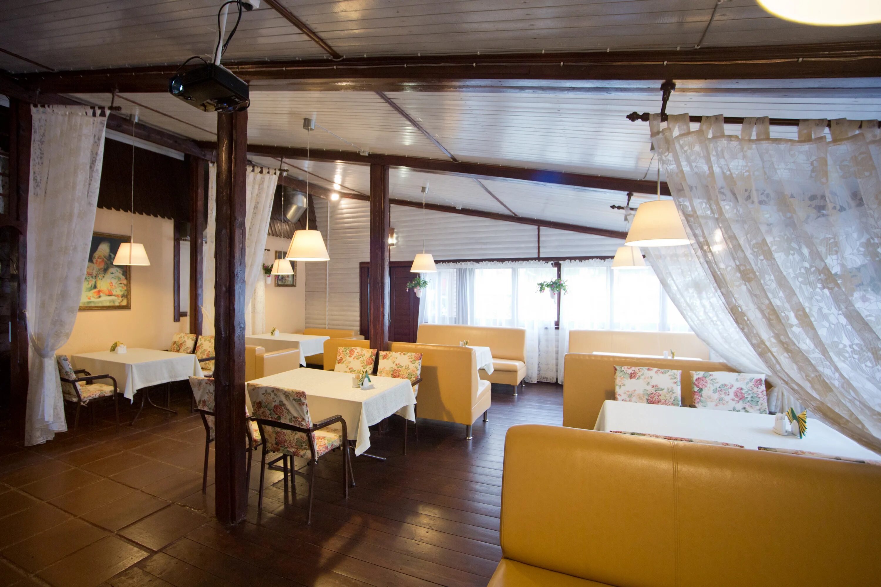 Рестораны ростова с программой. Ресторан шашлычный мир ростов-на-дону. Ресторан барселона ростов-на-дону. Саджио ресторан ростов на дону на северном. Ресторан ника ростов на дону.