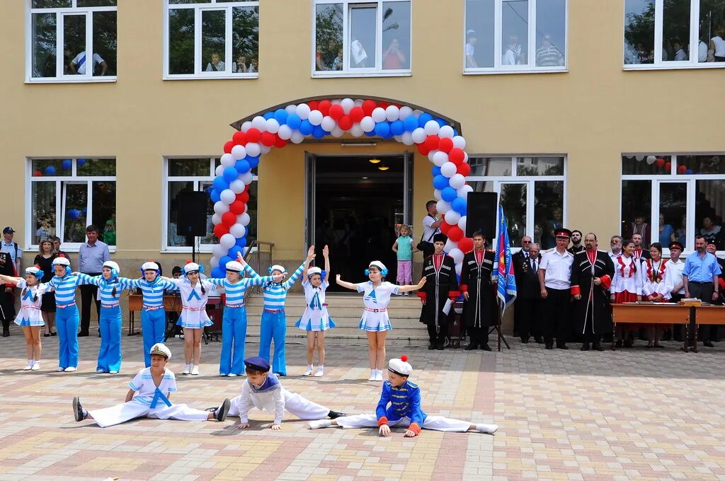 Учащимся сочинских школ был задан. Школа 10 Сочи. Лучшие государственные школы Сочи. 24 Школа Сочи ученики.