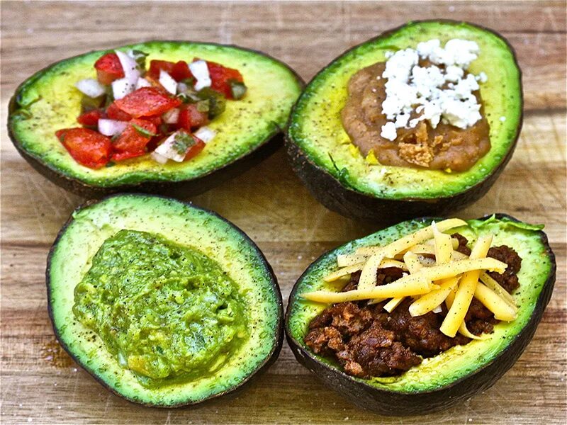 Авокадо фаршированные тунцом. Очищенный авокадо. Бутерброды с авокадо. Как почистить авокадо. Как есть авокадо в сыром.