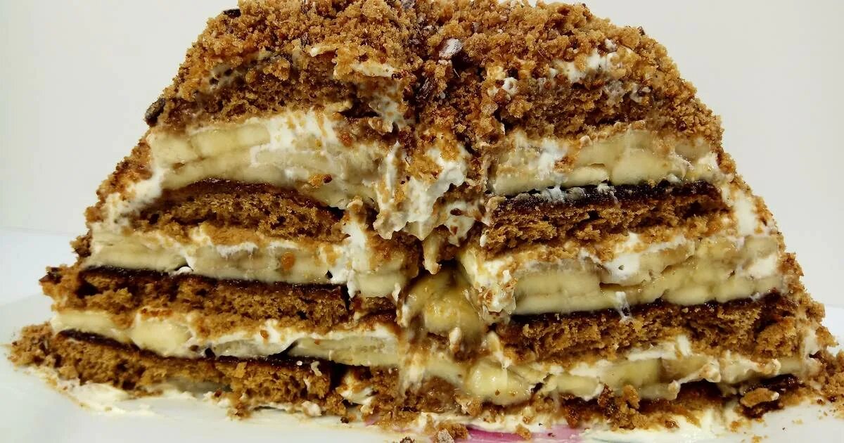 Торт из пряников и бананов со сметаной без выпечки. Торт с бананами и сметаной. Торт из пряников и бананов со сметаной без выпечки. Пряничный торт без выпечки. Торт без выпечки из пряников со сметаной.