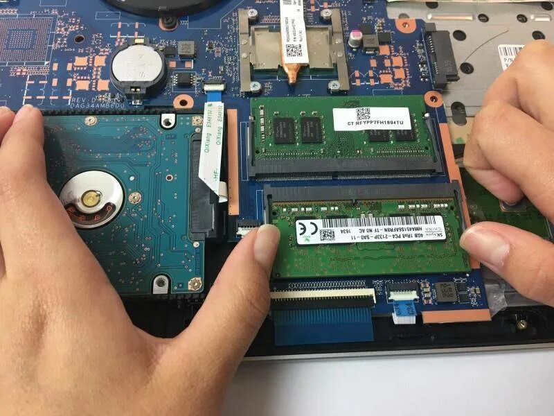 Сколько на ноуте. HP Pavilion 15 ОЗУ. Оперативная память на ноутбук HP model 15. Ноутбук HP 15 G Оперативная память. HP Pavilion 17-f050sr слот под ОЗУ.