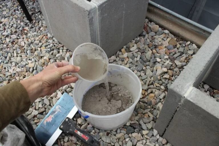 Make concrete. Почтовый ящик из цемента. Lime-based Powder Mixed with Water to make Concrete.