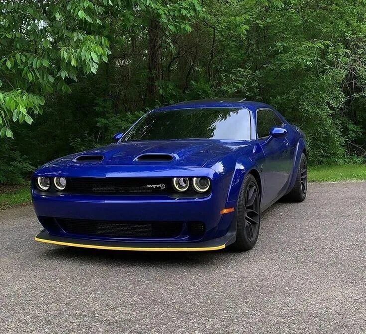 Голубой dodge challenger hellcat. Dodge challenger srt синий. Dodge синий. Dodge challenger shaker 5. Додж челленджер хеллкэт.