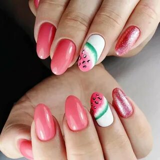 Короткие овальные ногти яркие