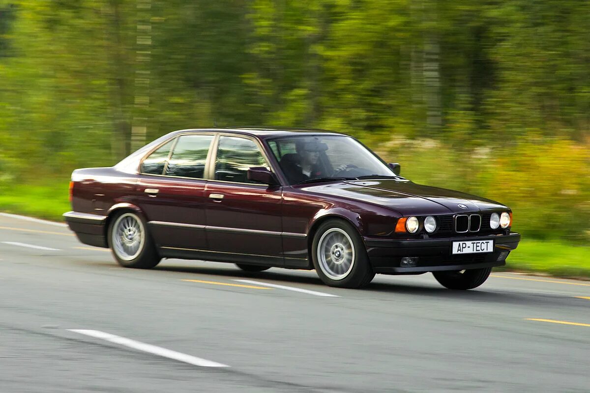 90 пятерка. БМВ 535 е34. БМВ е34 535i. BMW 535i e34. Мерседес 124 и БМВ е34.