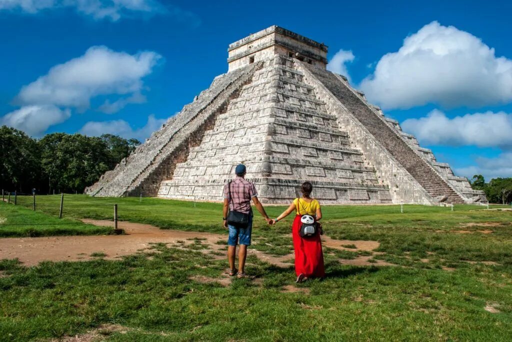 Пута ица. Пирамиды чичен-ица в мексике. Храм кукулькана чичен-ица мексика. Пута ица. Пирамида кукулькана мексика.