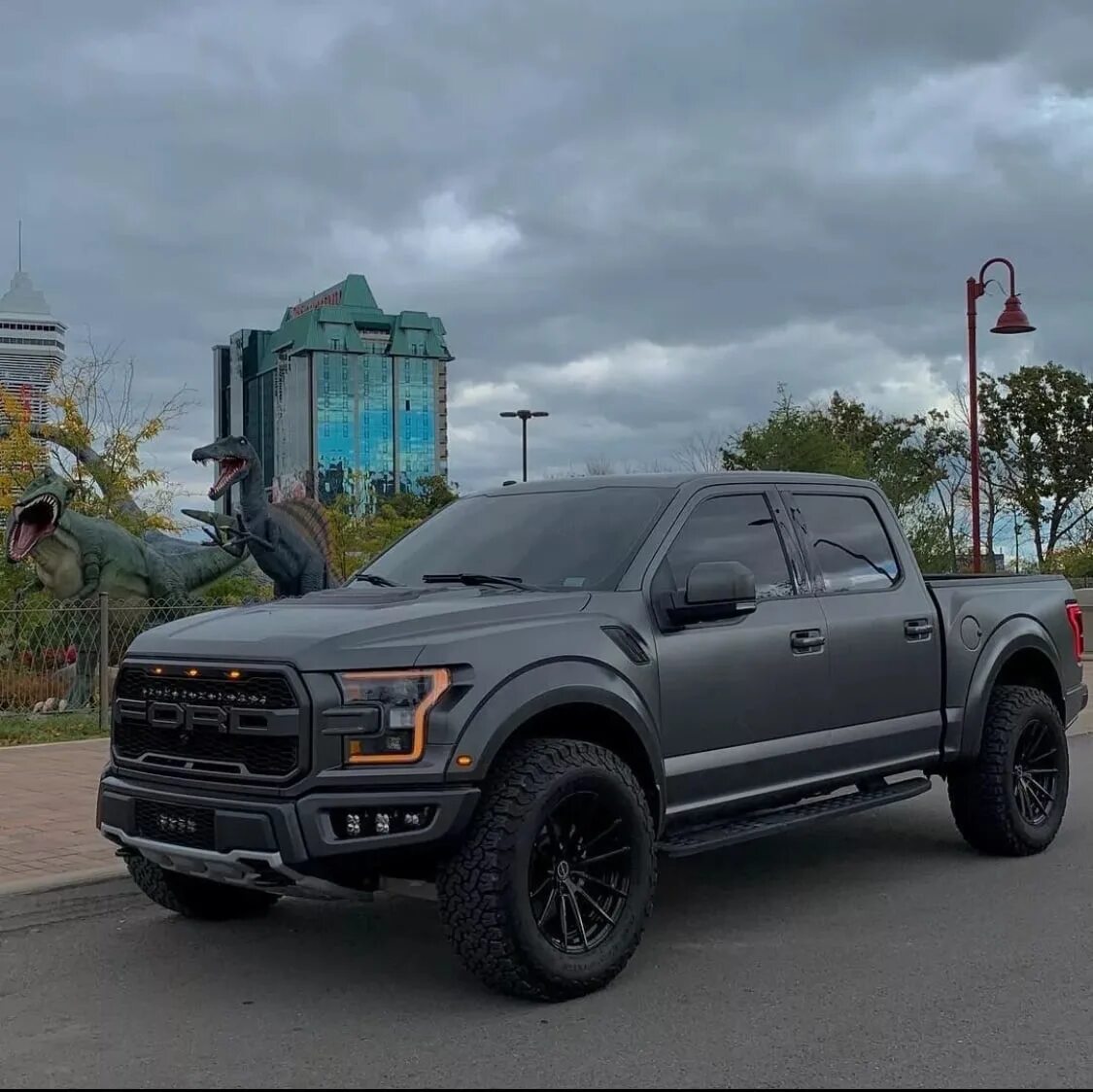 Купить форд раптор в россии. Ford f150 Raptor. Ford f 150 Raptor черный. Ford f 150 Raptor матовый. Форд f150 Раптор.