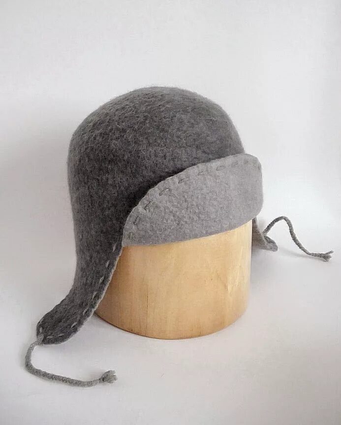 Тюбетейка из шерсти. Шапка из войлока редиска. Войлочная шапка кисловодске. Шапка валяная из шерсти. Needle hat.