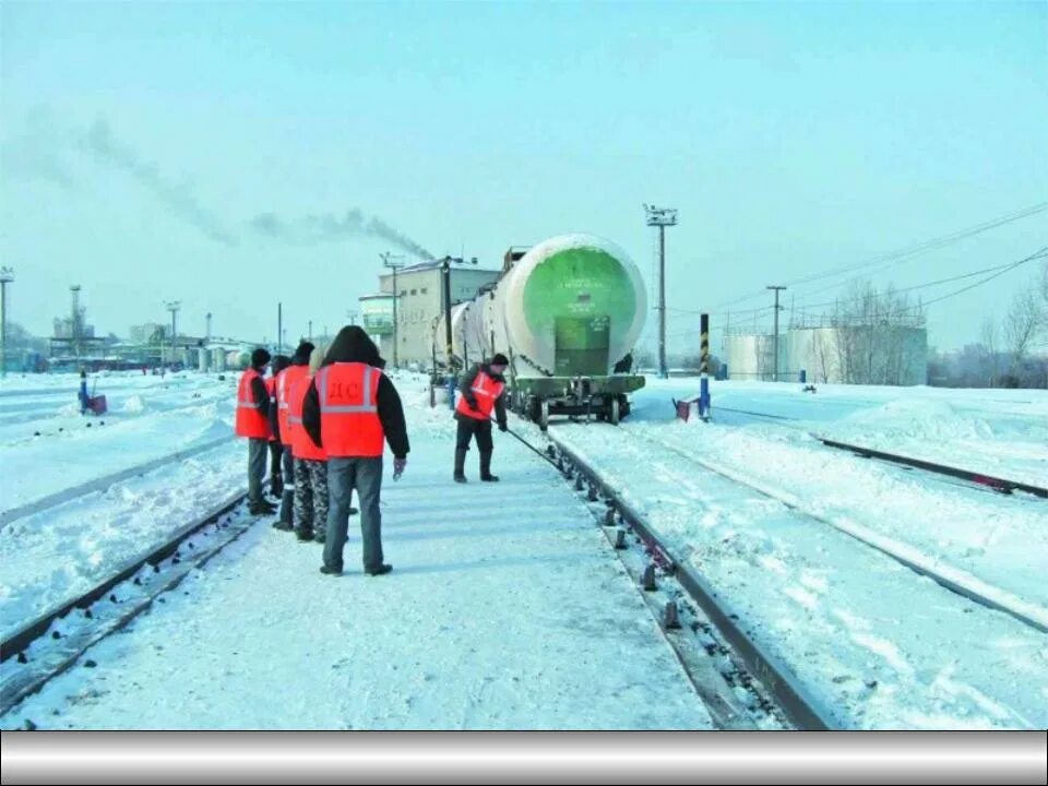 Регулировщик скорости движения. Регулировка скорости движения вагонов. Регулировщик поездов на железной дороге. Регулировщик скорости движения вагонов ржд. Регулировщик скорости движения вагонов.