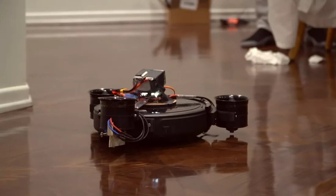 Робот пылесос rombica myrobot fly hwt1d301. Летающий робот пылесос. mab. летающие роботы-пылесосы. пылесос летающий летающий робот. робот пылесос преодоление ступени.