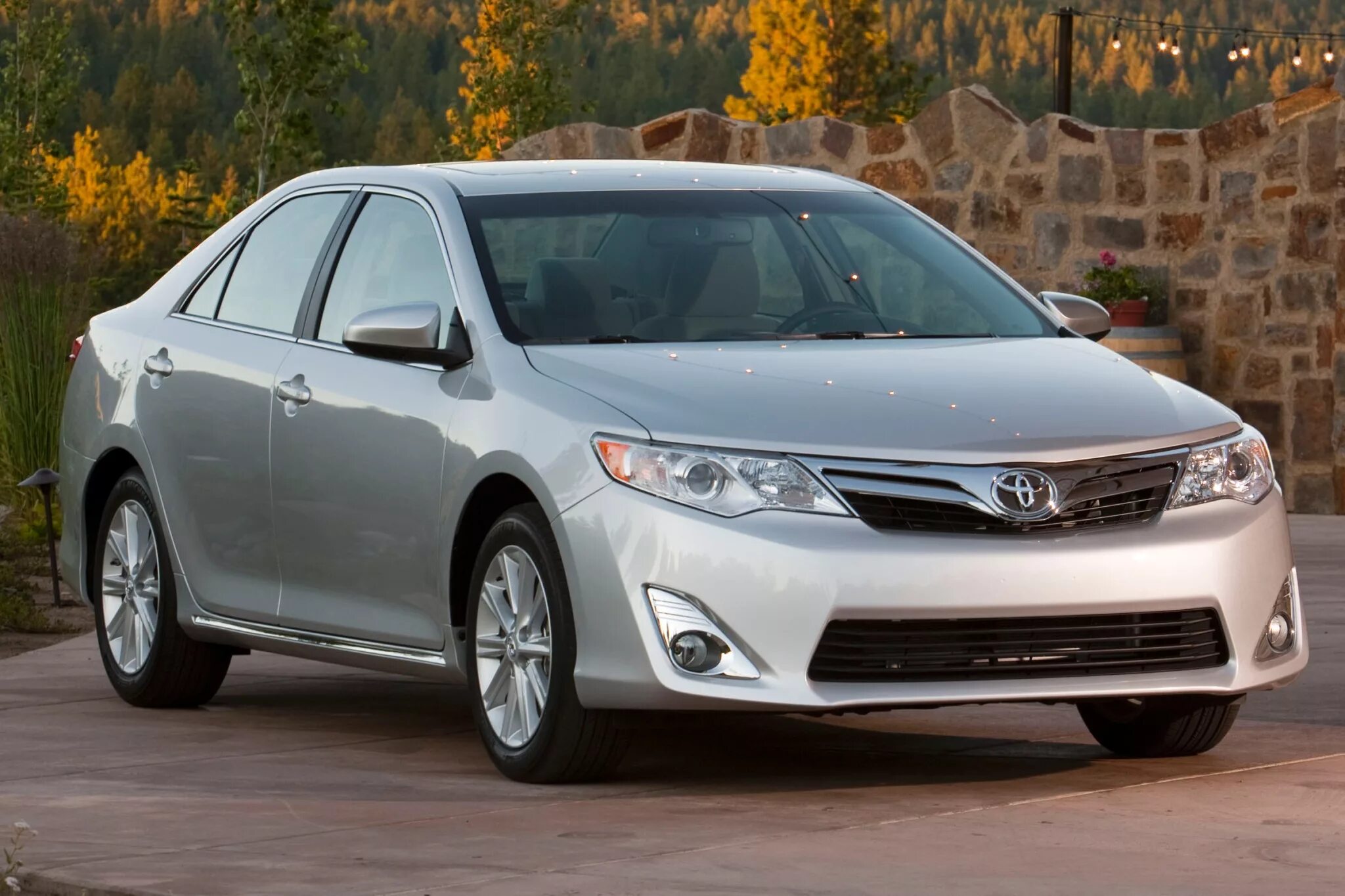 Обзор тойота. Toyota Camry 2014. Toyota Camry 50 USA. Toyota Camry 2013 us. Toyota Camry XLE 2013.