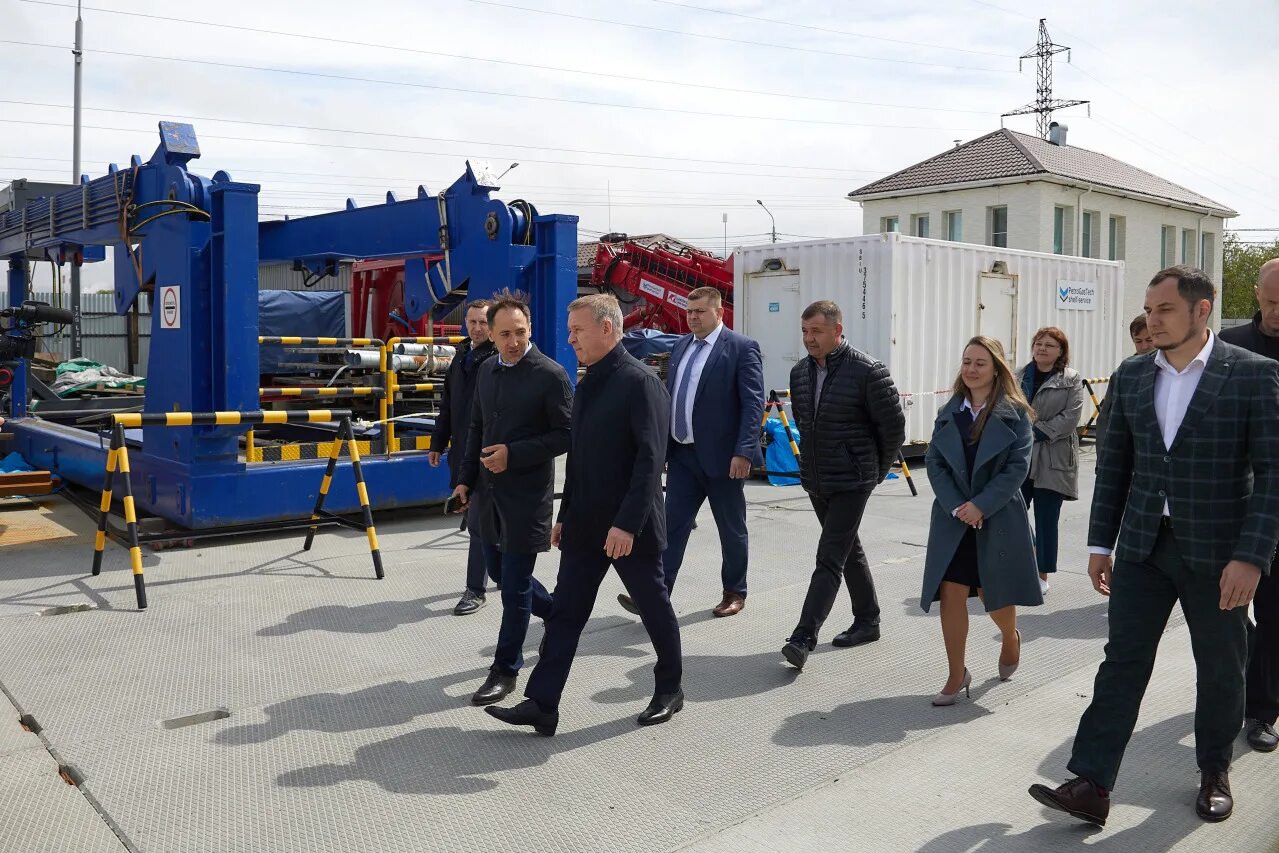 Обслуживающие организации сахалин. Сахалин организации. Сахалин организации. Сахалин организации. Церемония подписания соглашения за тумбой.