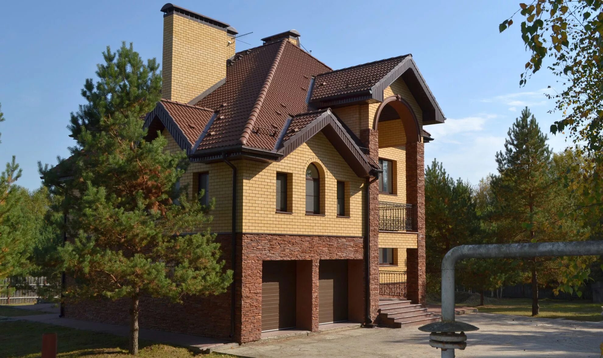 Коттедж кирпич. Готовые коттеджи. Строительство коттеджей под ключ. Дом из клееного бруса альбатрос. Строительство коттеджей под ключ.