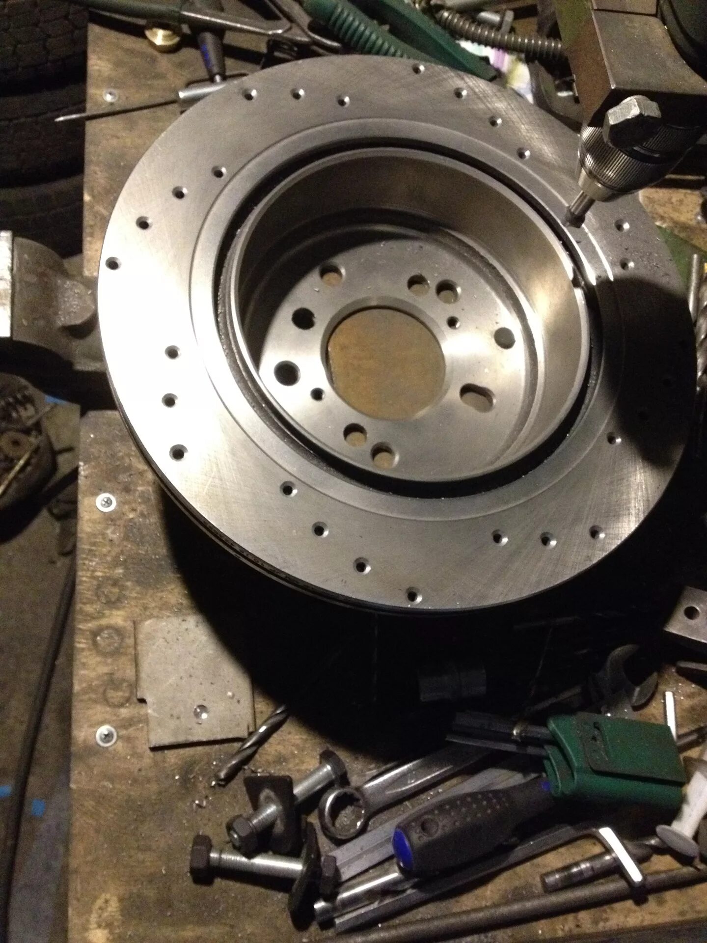 Перфорация задних тормозных дисков. Перфорация задних тормозных дисков. Сквозная ли перфорация сзади на тормозных. Диски тормозные задние вентилируемые патрол 62 артикул. 1xдиск тормозной перфорированный.