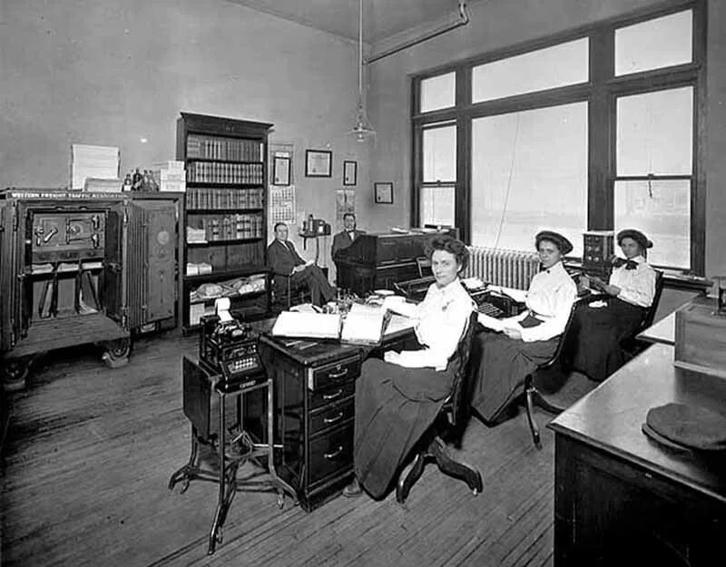 Америка 40х 50х годов. Америка 1925 год. Офисы в 19 веке. Медицина в ссср. Офис середины 20 века.
