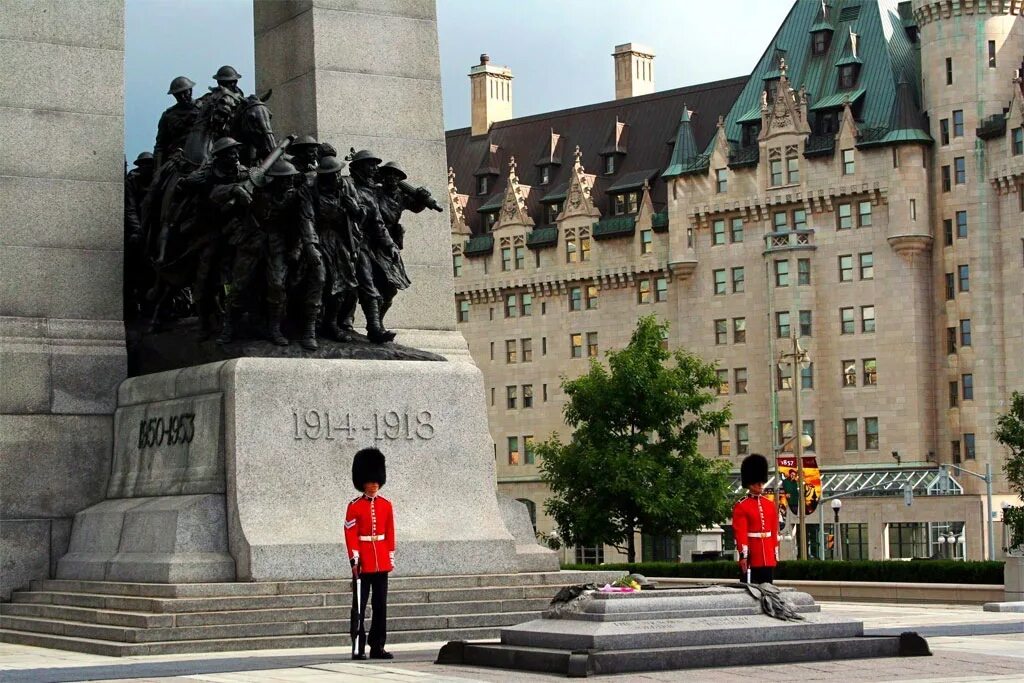 Памятник сс в канаде. Мемориал неизвестного солдата в Великобритании. Национальный военный мемориал Канады. Монумент неизвестного солдата в Оттаве, Канада. Кенотаф Лондон мемориал.