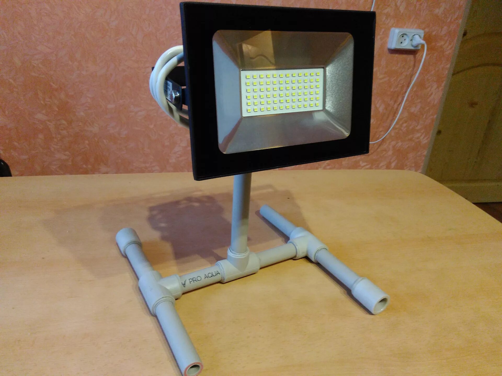 Делаем прожектор. Переносной прожектор в гараж. Rgb 100 watt прожектор. Прожектор светодиодный сдо-5-50 прожектор светодиодный сдо-5-50. Аккумуляторный прожектор 12 вольт самоделка.