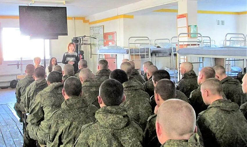 Погода в казарме. Погода в казарме. Погода в казарме. Кровати в казарме. Севастополь вч 13140.