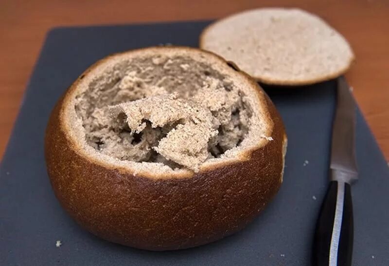 Что внутри хлеба. Круглый хлеб. Мякиш хлеба. Мякиш из хлеба. Круглый черный хлеб.