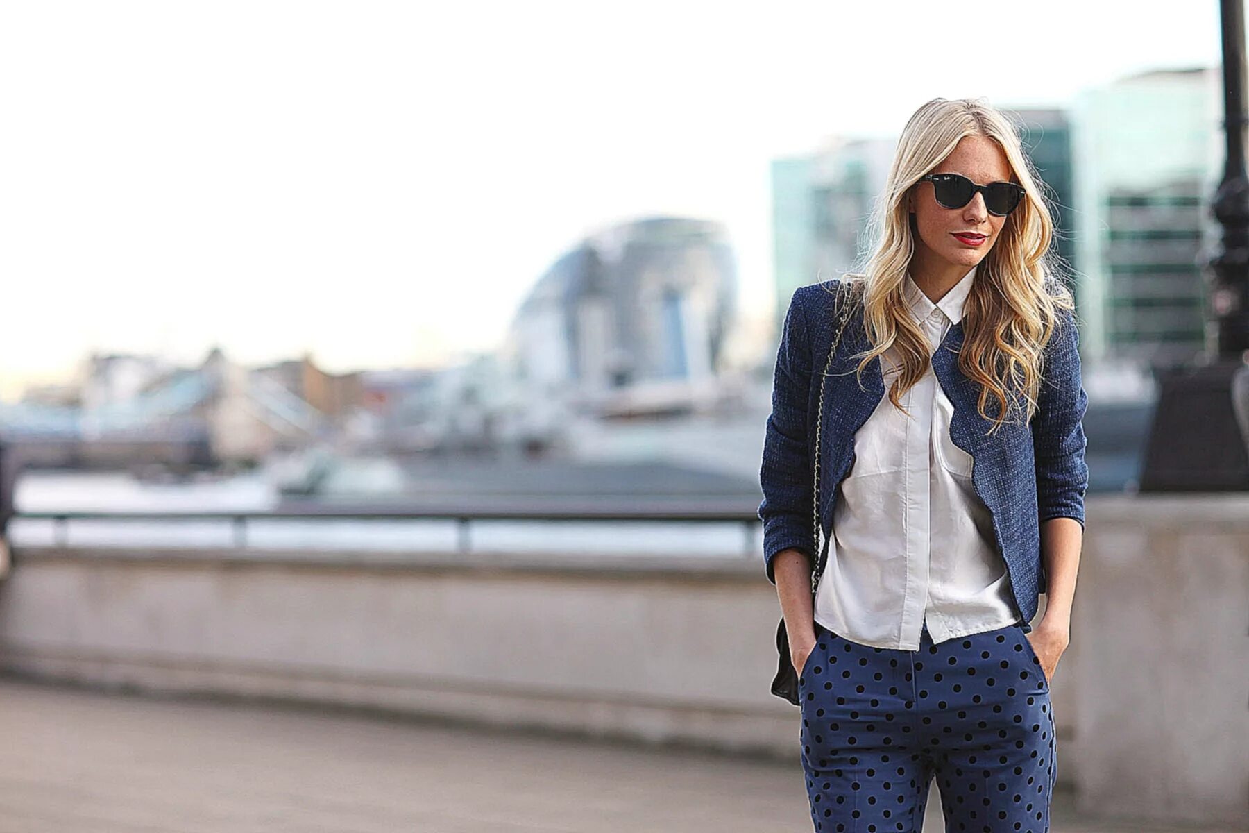 Стиль кэжуал для девушек. Стильные образы. Стильные женские образы в одежде. Smart casual тренч. Уличная мода.