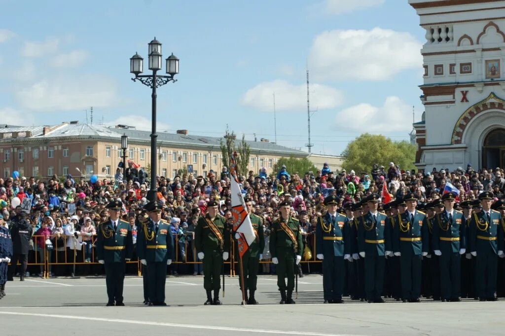 5 мая омск. Парад Победы Омск. Парад 9 мая Омск. Фото с парада Омск 2020. 9 Мая Омск фото.