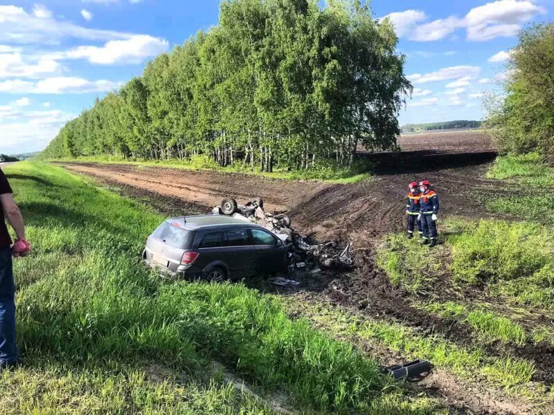 Село Ягодная Поляна Татищевского района Саратовской области. Село Ягодная Поляна Татищевского района. Авария в ягодной Поляне Саратовская область Татищевский район. Авария Ягодная Поляна на трассе.