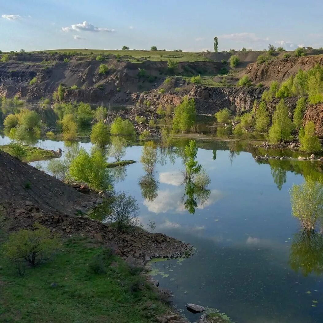 Природные достопримечательности ростовской. Углеродовский водопады Ростовская. Красный Сулин водопады. Замчаловский карьер Ростовская область. Углеродовский карьер Ростовская область.