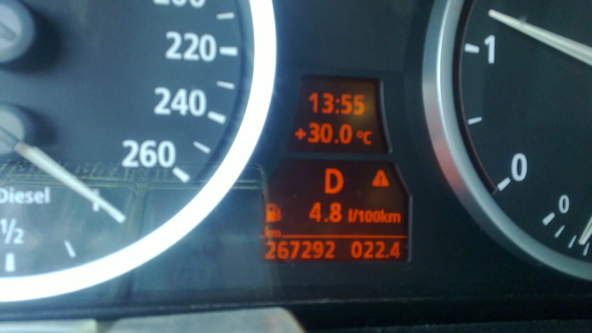 Литр бензина на сколько километров хватит. BMW 3 2.0 расход. BMW 3 e46 расход топлива на 100 км. Сколько осталось бензина на BMW. BMW I 125 бензин на 100 км.