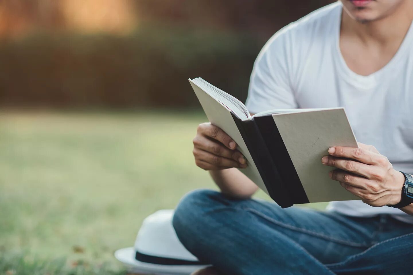 Who reads stories