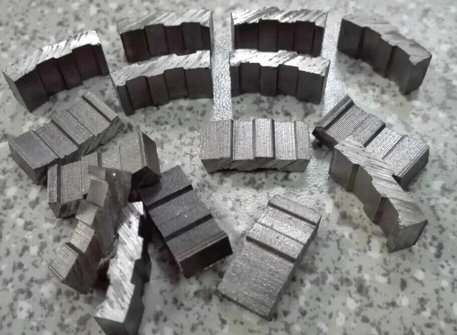 Стороны у магнита для пайки коронок алмазных. Чашка алмазная зачистная 125 мм турбо-сегмент sparta 729885. Алмазные сегменты турбо. Чашка алмазная зубр 125. Чашка алмазная зачистная 125 мм sparta turbo 729955.