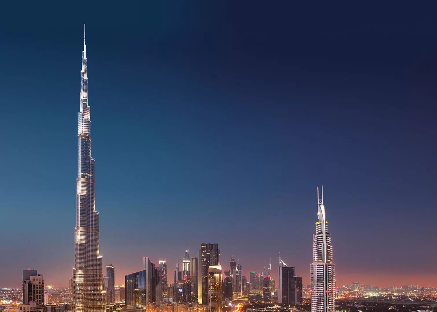 Самая высокая средний. Бурдж-Халифа Дубай. Небоскреб Бурдж-Халифа. Небоскреб Бурдж-Хали́фа (Дубай. Самый высокий небоскреб Бурдж-Халифа.