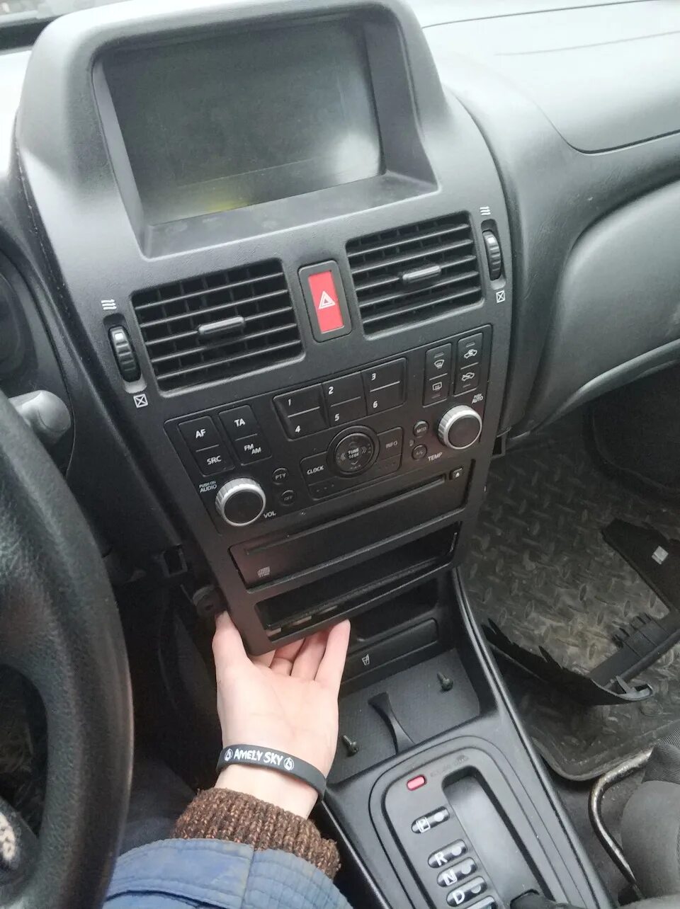 Магнитола на альмеру классик. Магнитола nissan almera n16 luxury. nissan almera n16 luxury 2din. nissan almera classic магнитола 2 din.