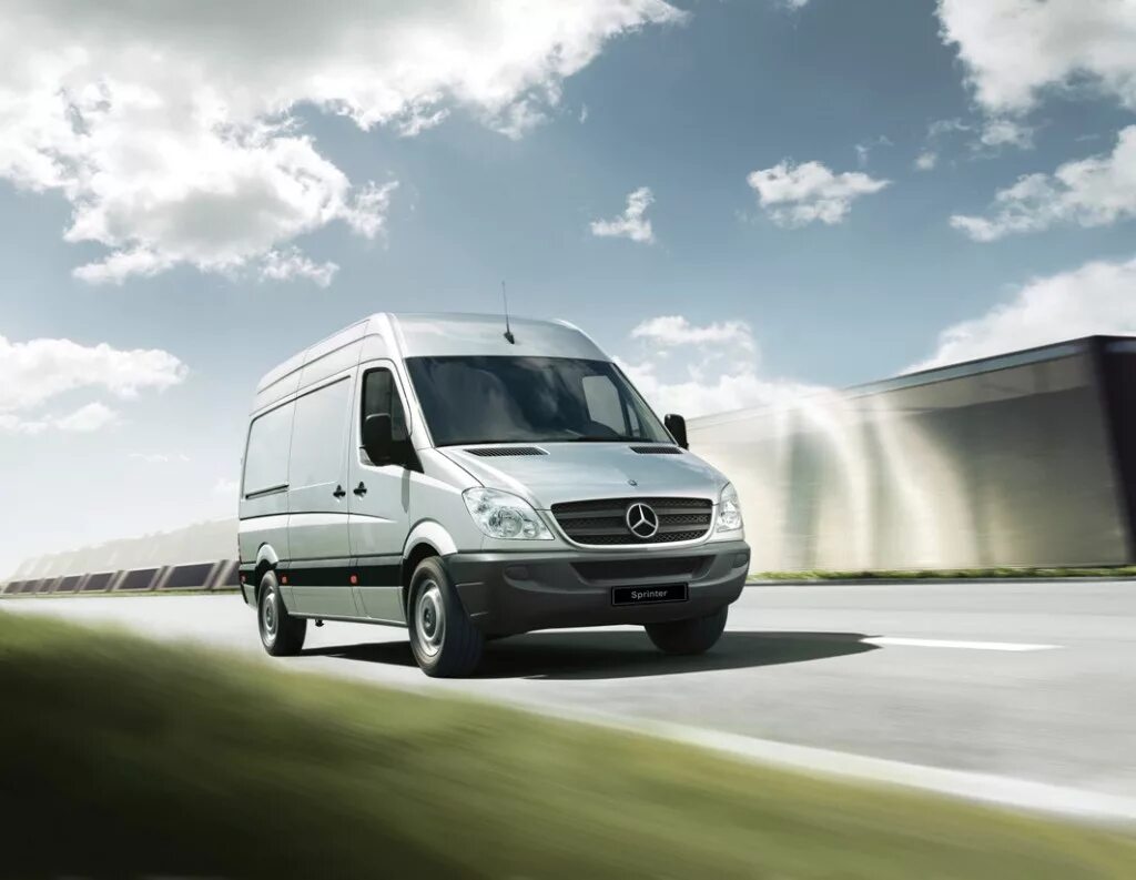 Пассажирские перевозки город. Mercedes-Benz Sprinter. Мерседес Бенц Спринтер. Mercedes-Benz Sprinter 3. Mercedes Benz Sprinter грузовой.