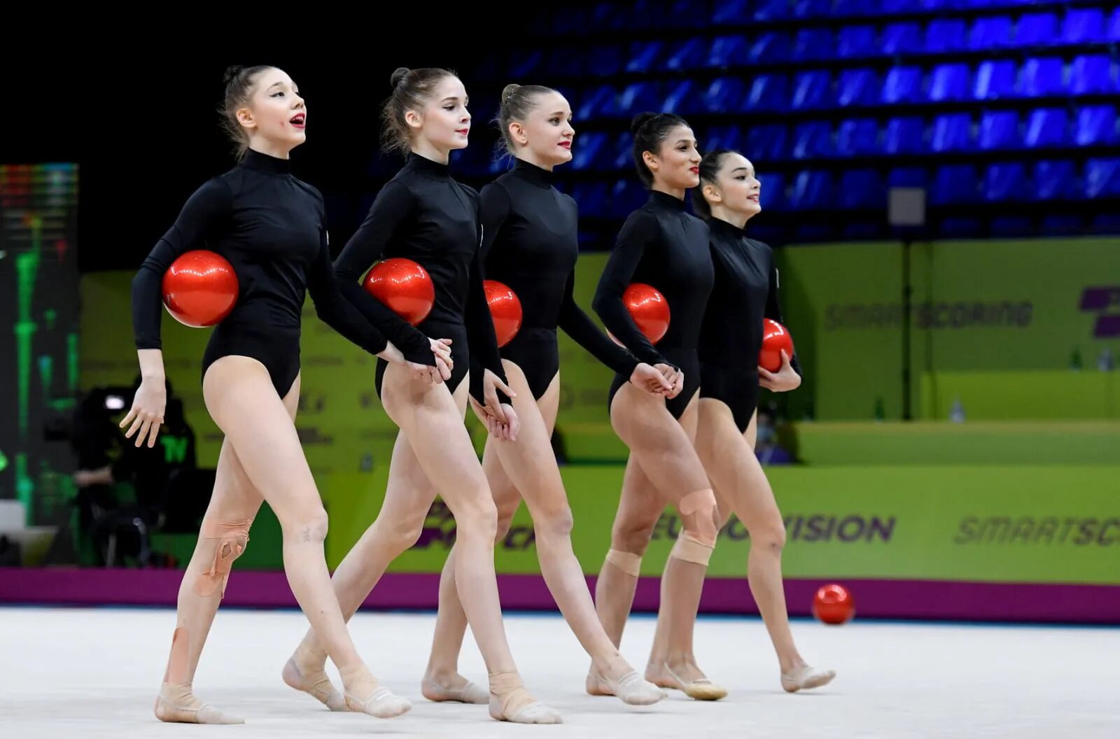 купальники украинской сборной по художественной гимнастике. сборная россии по художественной гимнастике групповые 2020. сборная по художественной. сборная италии по художественной гимнастике. сборная по художественной.