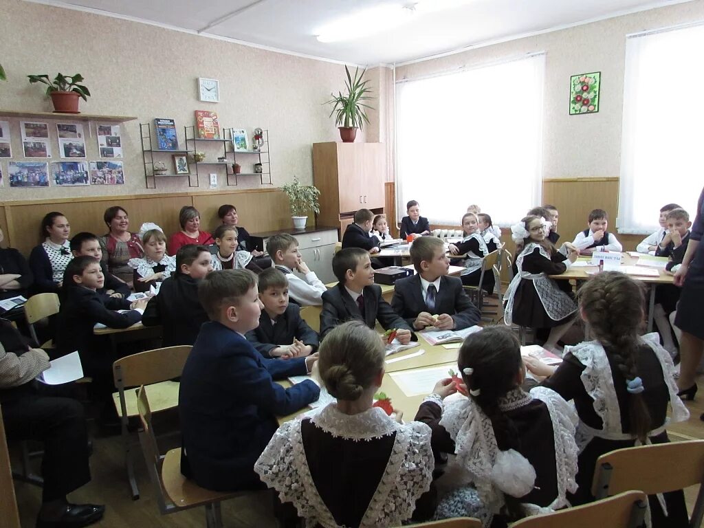 Отменения в школах мордовия на сегодня. Мордовская школа коммунар. Школа сабанчеево. Последний звонок школа 7 мордовия саранск. Занятие в необычном классе в частной школе т.