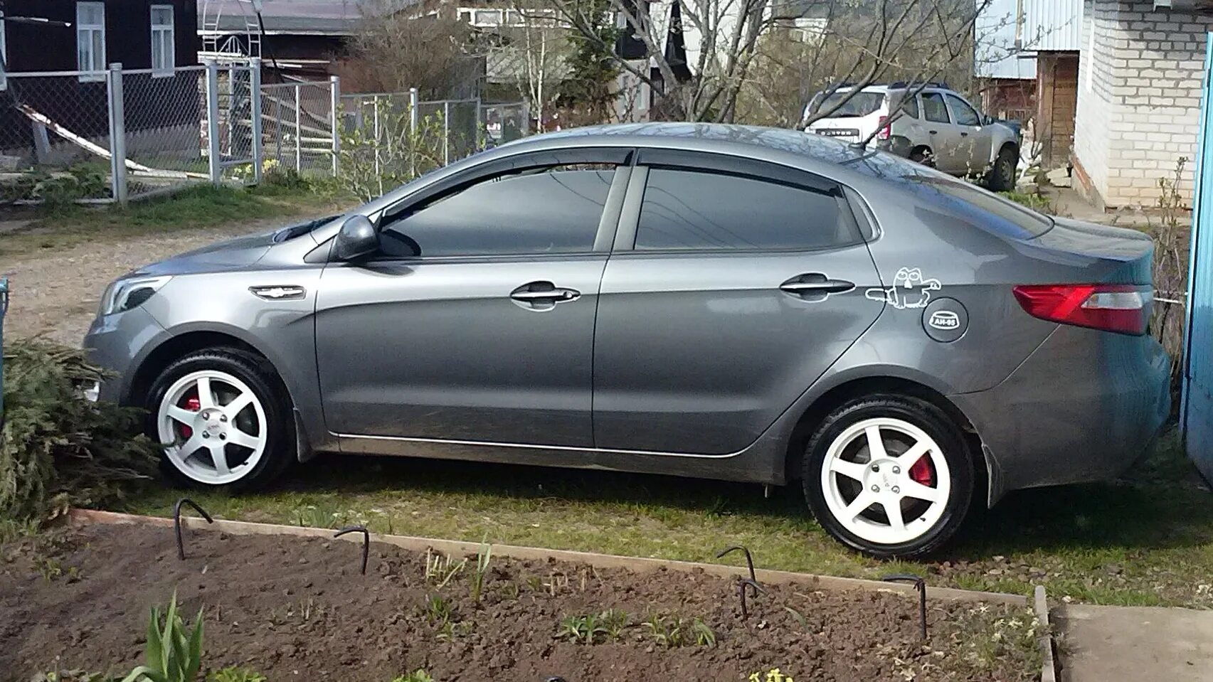 Диски рио 3 r15. Слик r16 kia rio 3. серая kia rio литье r16. киа рио 3 на сликах.