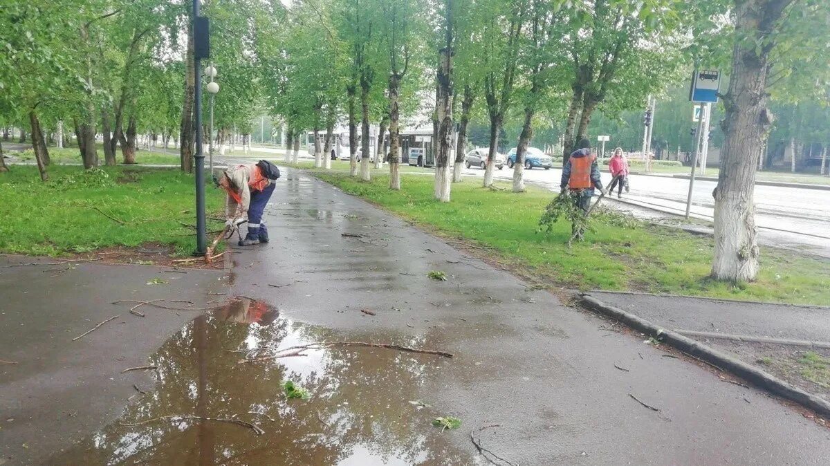 Ураган в Тобольске. Тобольск гроза. В Тобольском р-не был ураганный ветер. Ураган в Тобольске 2010.