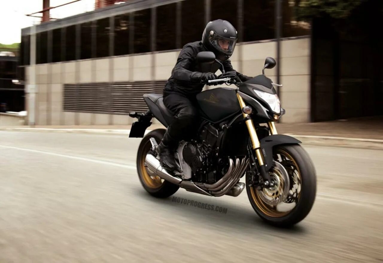 Bmw f700gs 2015. Дорожный городской мотоцикл. Какой дорожный мотоцикл лучше. Мото бмв r1200r. Бмв gs 1200 эндуро.