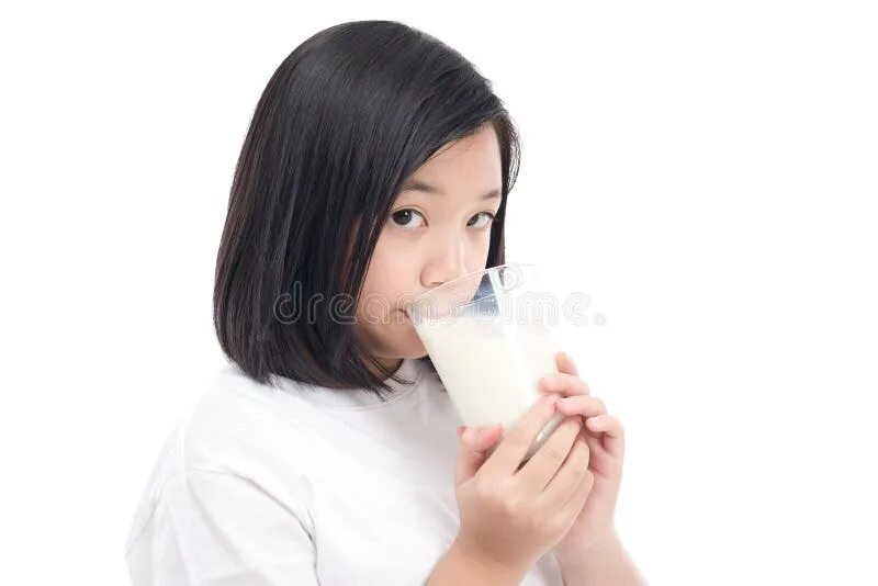 Don t drink milk. Mommy drinking milk. Человек пьет кефир. Мальчик пьет молочко. Don t drink milk.