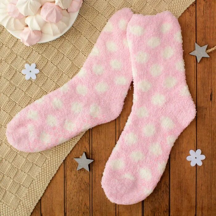 Розово белые носки. Бело розовые носки. Носки в горошек. Розовые носочки с сердечками. Белые носки с розовыми сердечками.