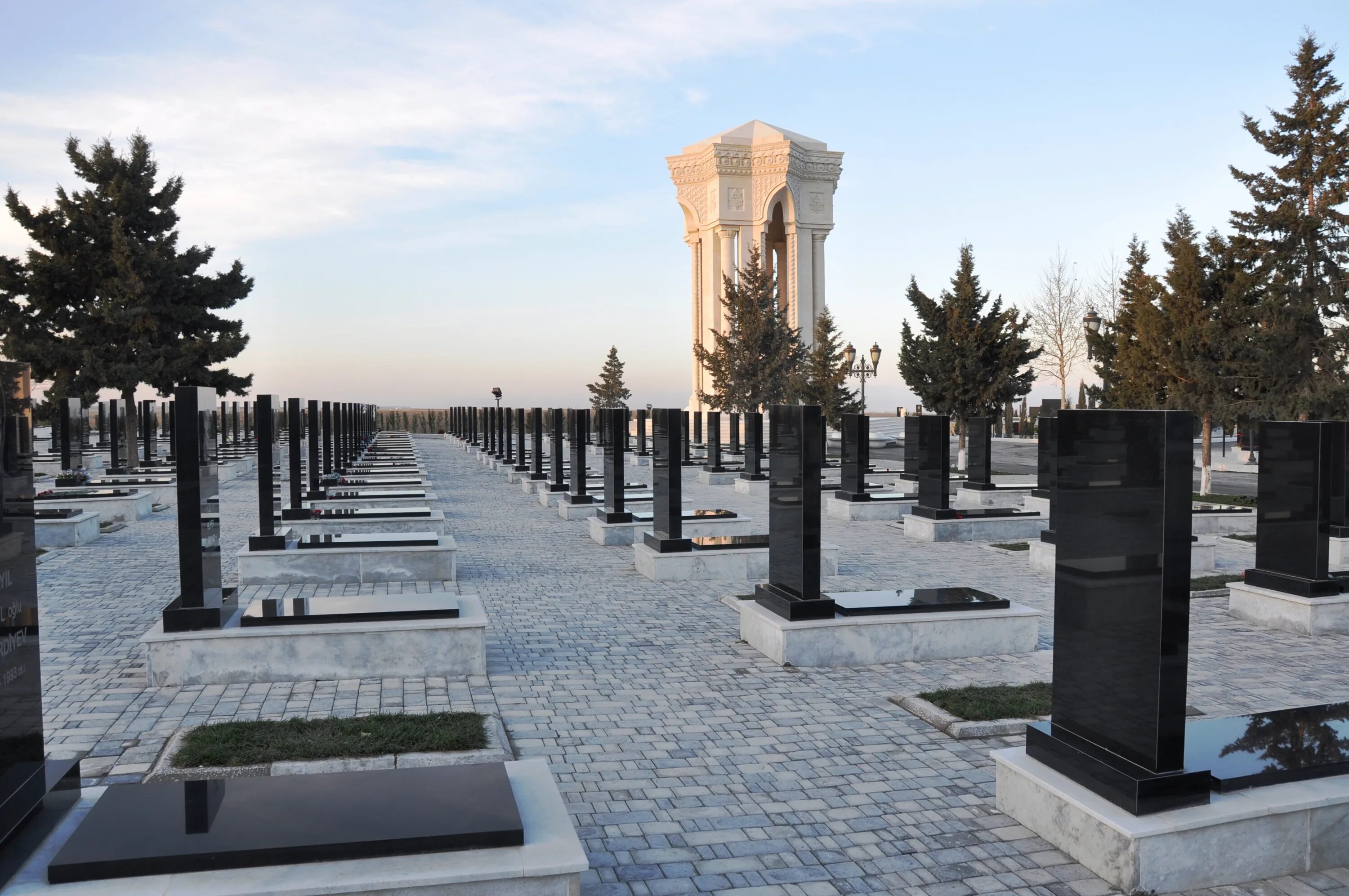 Аллея шахидов в баку. Аллея шехидов в азербайджане. Аллея шахидов гянджа. Баку аллея шахидов вечный огонь. Аллея шахидов в баку.