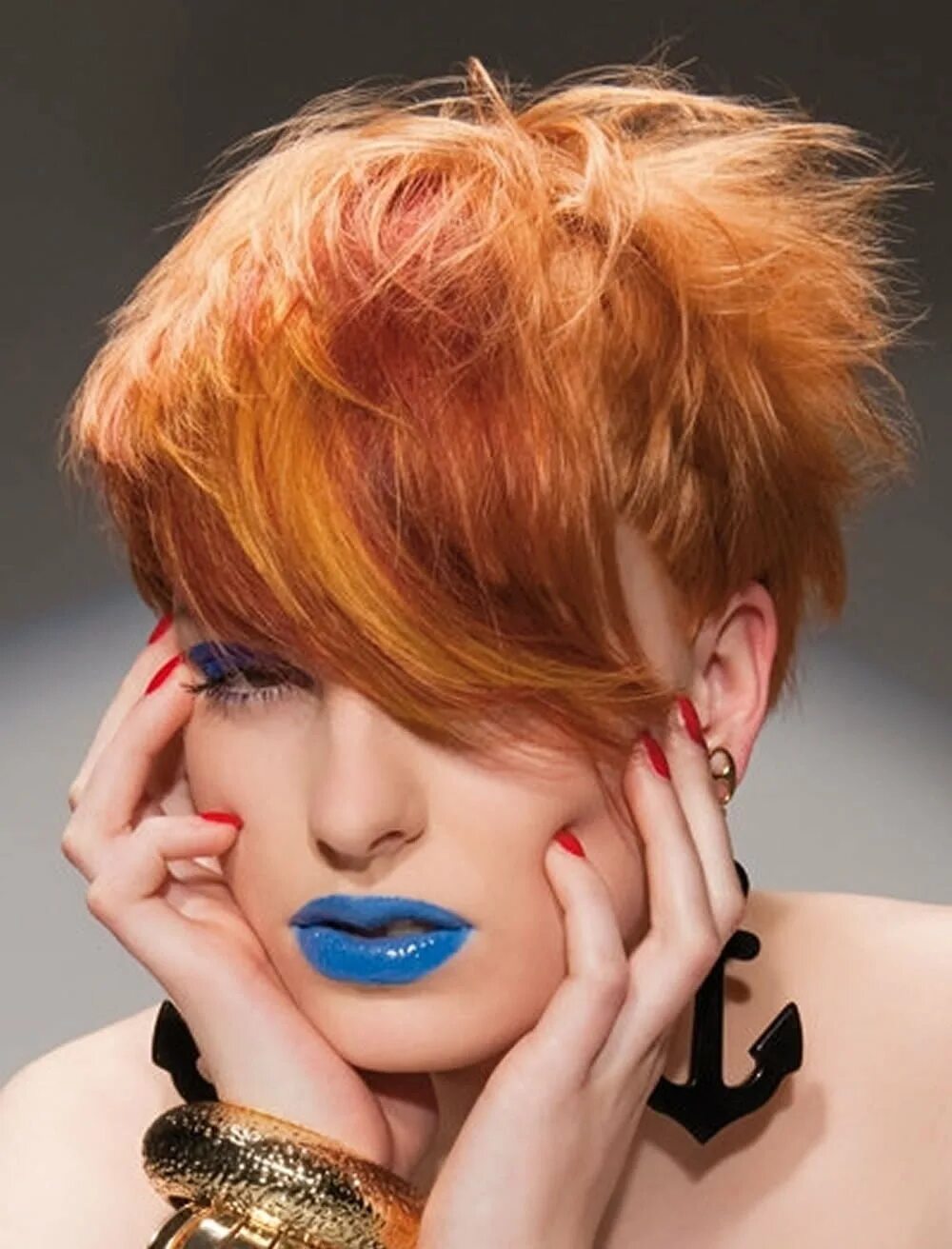 короткие стрижки на рыжие волосы. стрижка пикси калманович рыжая. рыжие короткие волосы. градуированный боб рыжий. рыжий цвет волос короткая стрижка.
